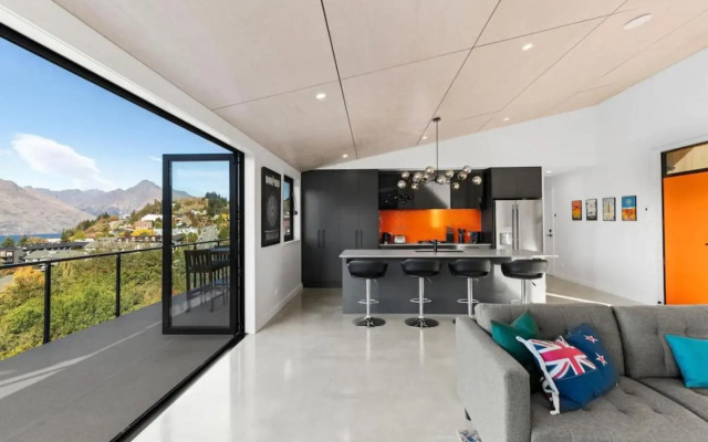 Lake and Mountain View 2 Bedroom House