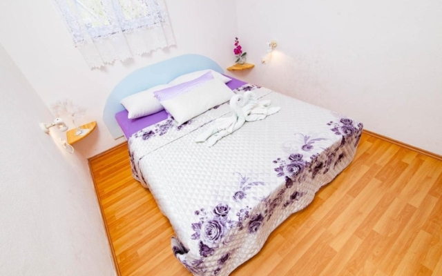 Apartment Vik - 250 m from beach A1 Brodarica, Riviera Sibenik