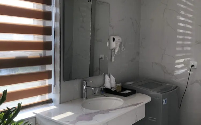 Lotus Hotel & Apartment