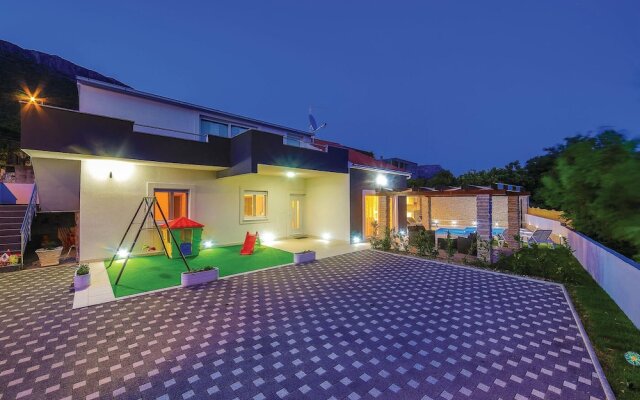 Nice Home in Kastel Stari With Wifi and 3 Bedrooms
