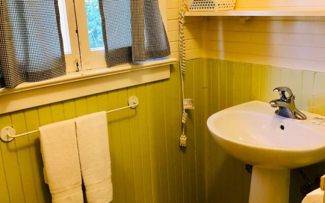 Green Gables Bungalow Court