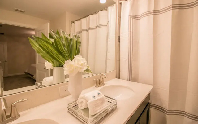 9005 SD - Gorgeous 4BR Townhome - Private Pool