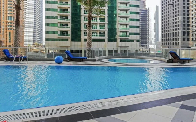 Cosy Sky Scraper of Marina by Bnbme Homes