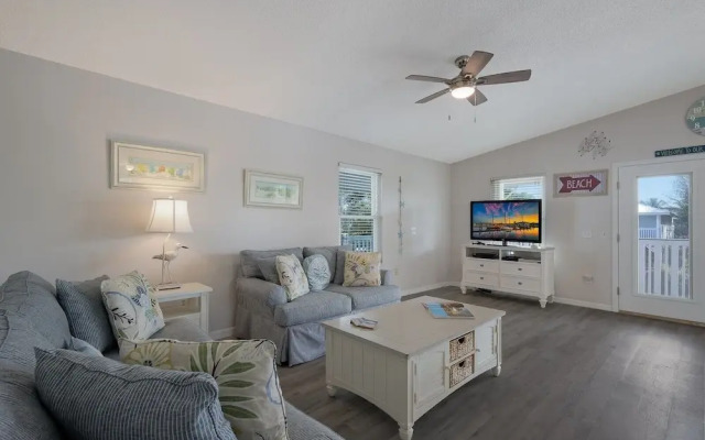Canario  3 Bedroom Home by RedAwning