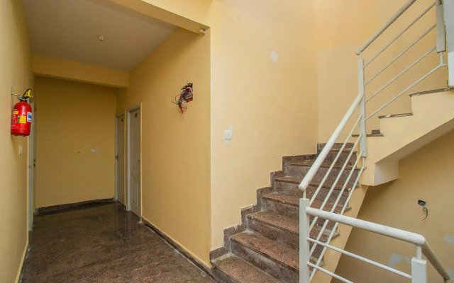 OYO 10522 Varcity Emerald