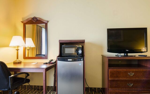 Holiday Inn Express & Suites Olathe South by IHG