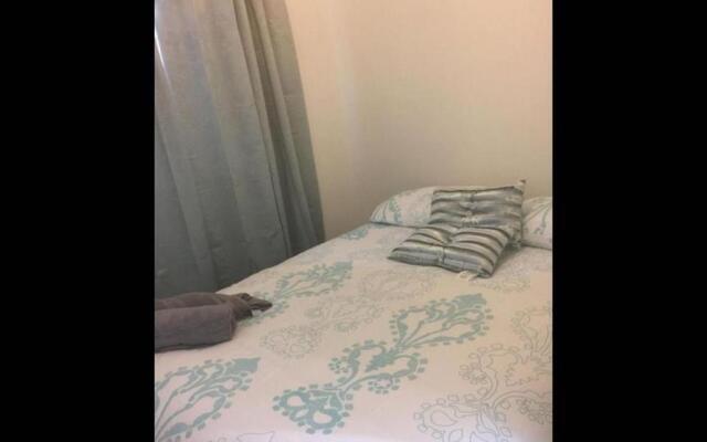 Small Modern Comfortable 2 Bedroom Apartment - Cmyr