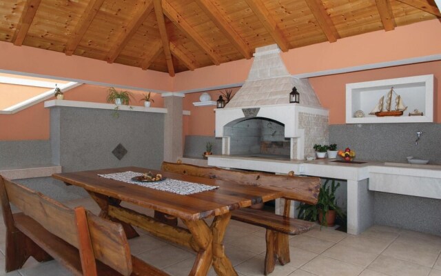 Beautiful Home in Blato With Wifi and 5 Bedrooms