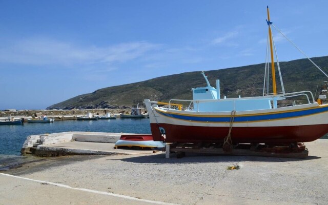 Bright Blue Studio near Stone Tower 1690 • Andros