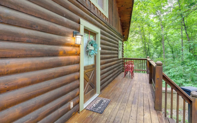 Sevierville Vacation Rental w/ Hot Tub & Grill