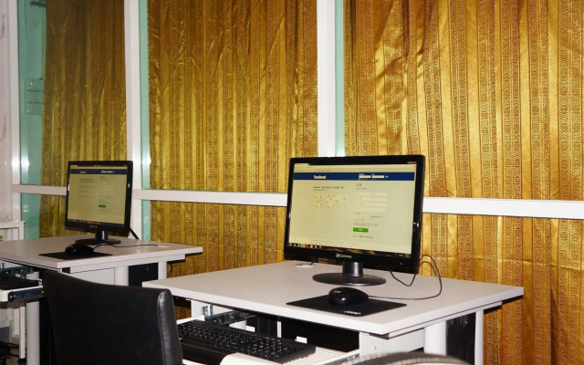 J TWO S Pratunam Hotel