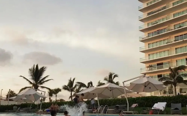 Condo Peninsula