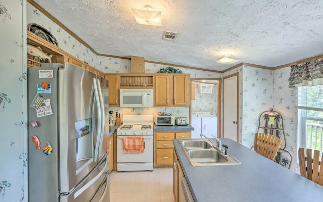 Bright Steinhatchee Home: Proximity to Ocean!