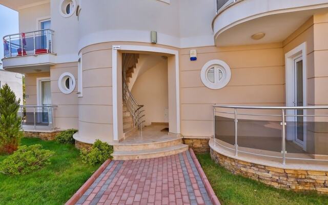 Golden Life Blue Green Residence