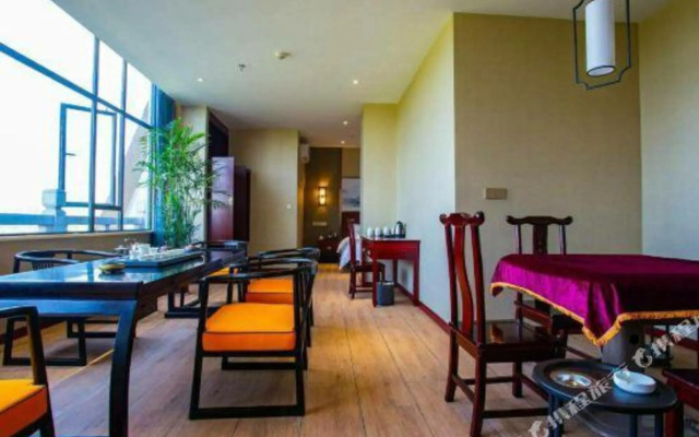 Xiangyang Hangong Xichu Hotel