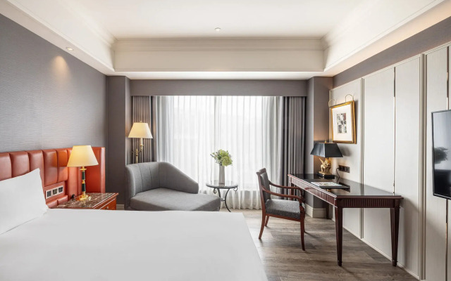 Lakeshore Hotel