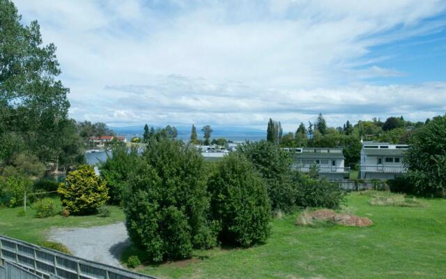 Harbourview Apartment - Taupo Holiday Apartment