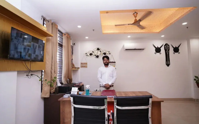 Hotel Moon Taj Near Yashobhoomi