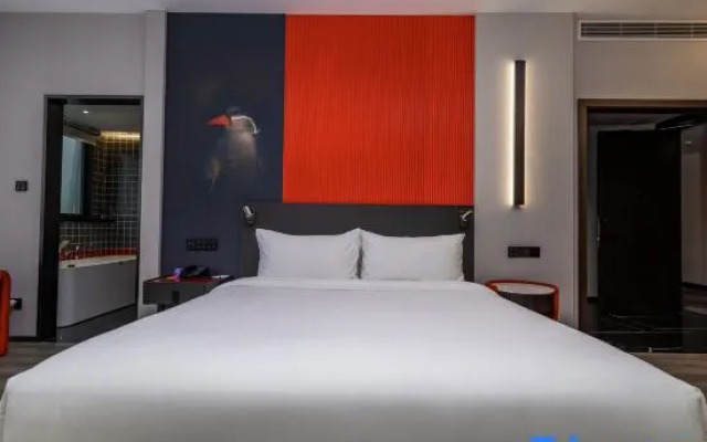 Elong Hotel (Hangzhou Gongchen Bridge East Metro Station Yunhe Shangjie Branch)