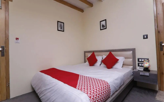 OYO 40939 White House Bnb