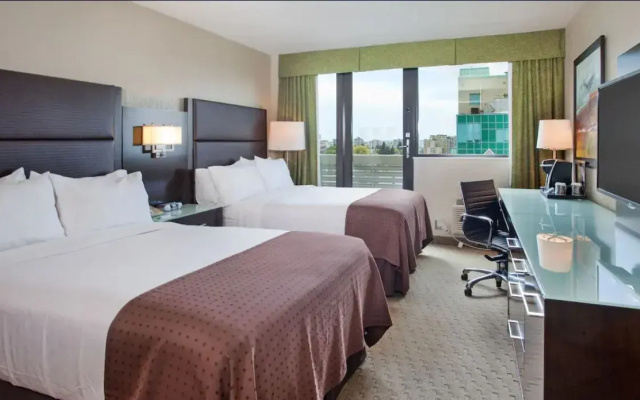 Holiday Inn Vancouver Centre by IHG