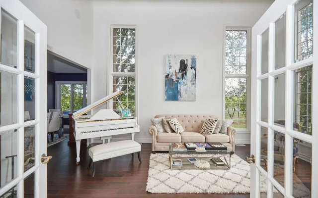 Canadian Grand Executive Villa