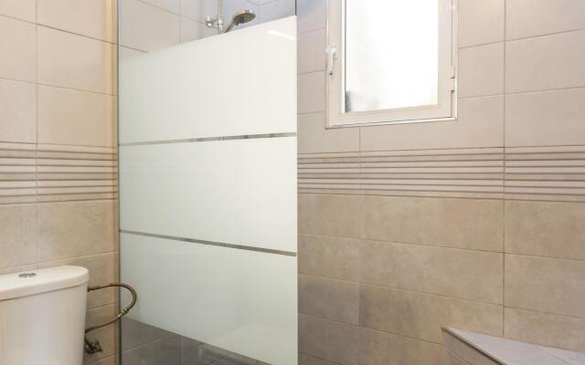 Inviting holiday home in Lo Crispin with shared pool