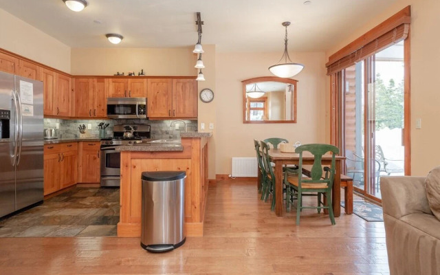 Cabins at Mammoth Lakes