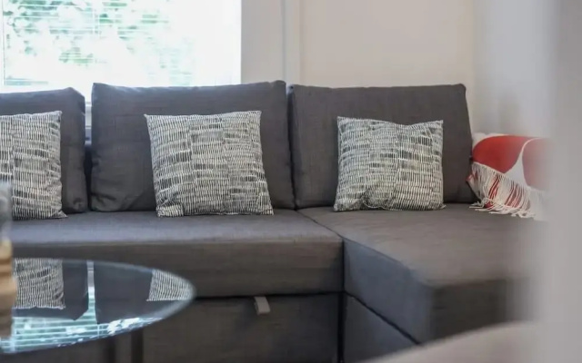 3bedroom House - Free Parking