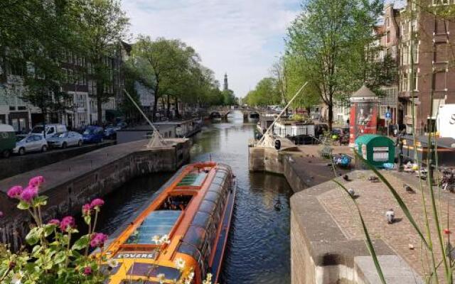 Pleasant Studio in the City Center