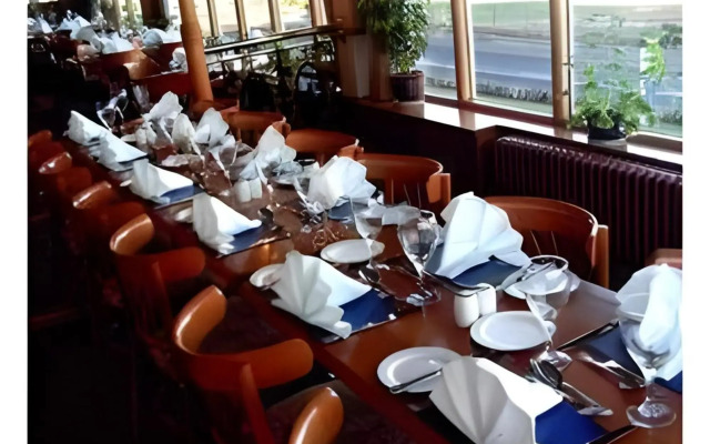 Cullen Bay Hotel