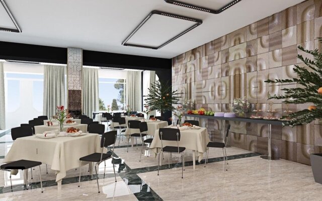 Royal Bay Resort