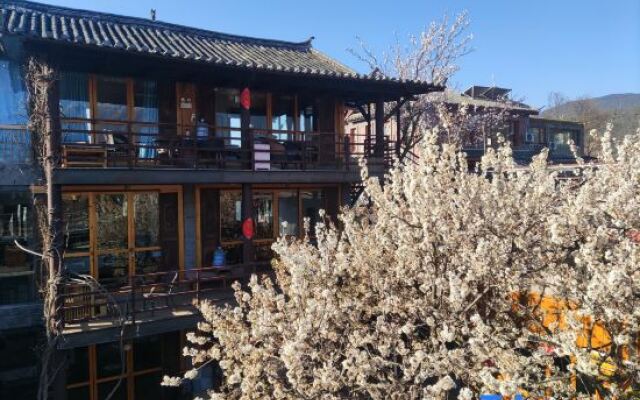 Ziyou Suiyue Design Hostel