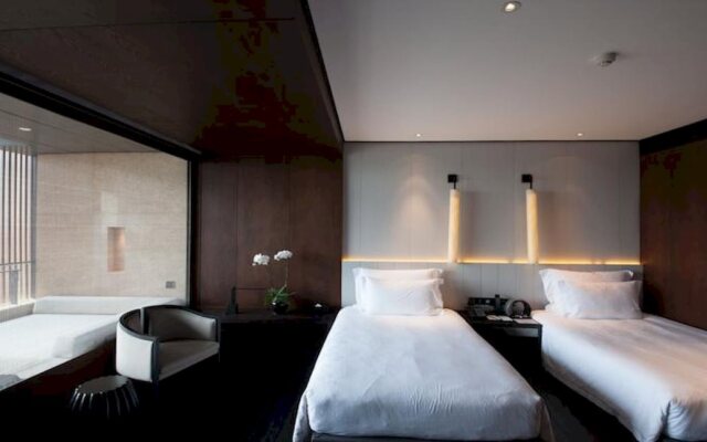 Bay Breeze Hotel
