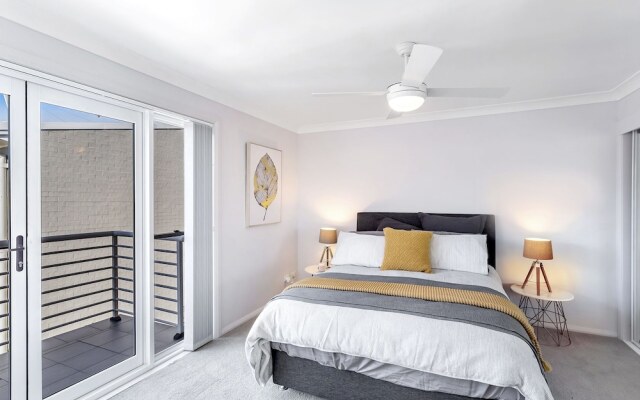 Sandcastles, 1/8 Ala Moana Way