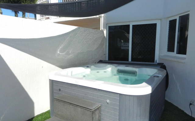 Beachside Resort - Kawana Waters