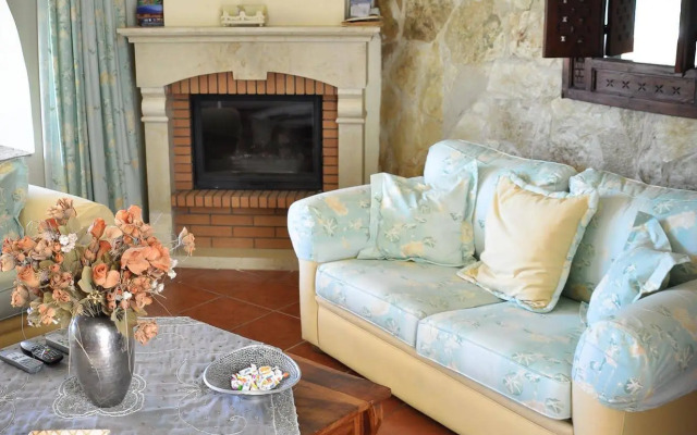 Orsalia Luxury Suites