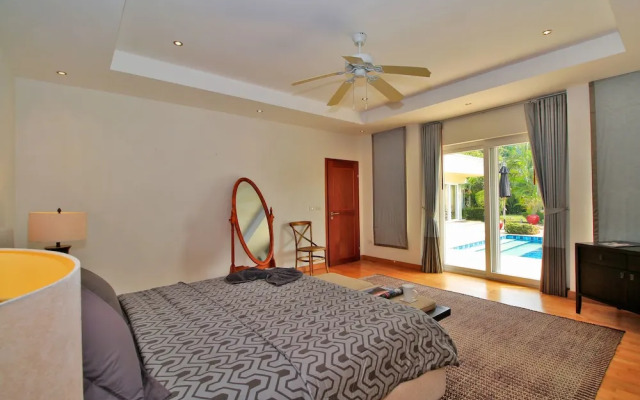 Pattaya Sunset Villa 4 Bedroom Sleeps 8