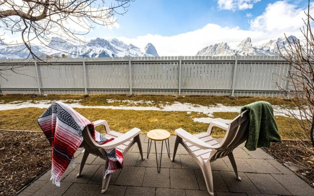 The Norquay, Pet-Friendly 2 Bed with Mtn View