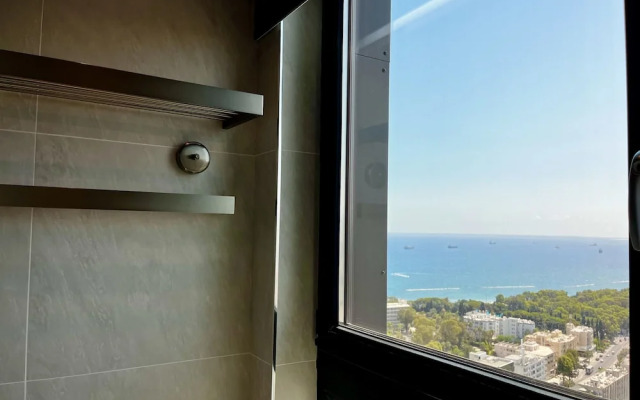 128 LIM - 2001 Stay Only Tower Suite