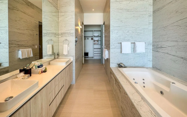 Sandy Beach 2BR Beachfront Getaway