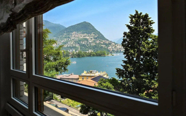One & Only Lake View Apartment