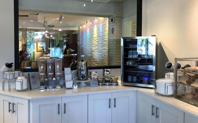 Best Western Plus Yacht Harbor Inn