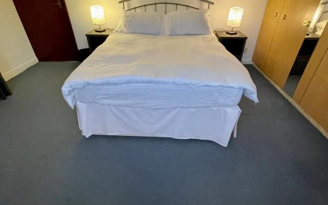 Simple & Sleek 1BD Flat Nice Views of Swansea Bay