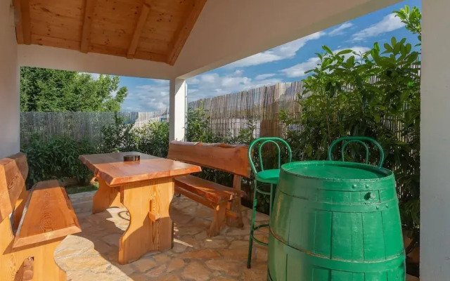 Sunny Escape Holiday Home Dicmo With Pool and Gym