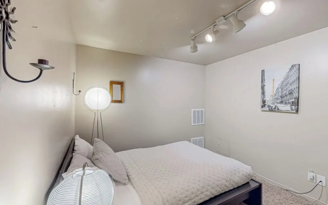 3BR w/ Views, Ping-pong, Deck, & Fireplaces