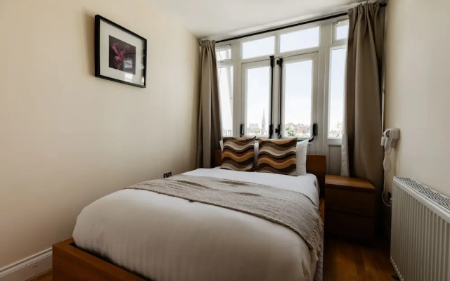 Warm Apartments in Queensway