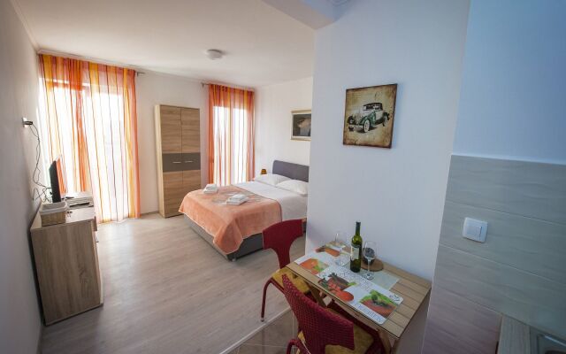 Studio apartment Mar - with view: SA3-Red Split, Riviera Split