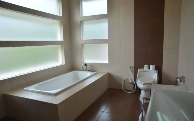 BreezeBlows City View 5BR with Pool + Familly Room