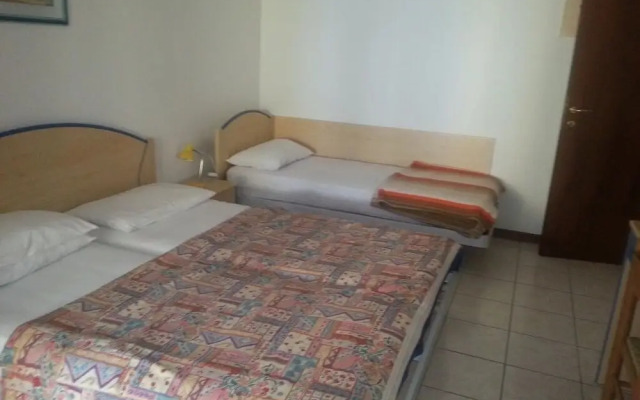 Apartment With Shared Pool for 5 Guests